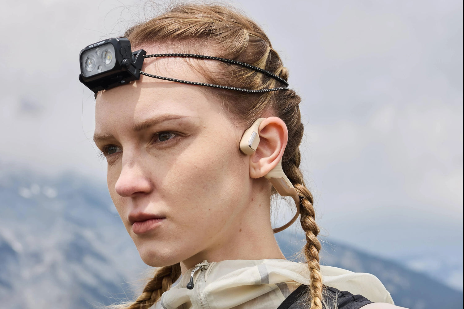 What are the advantages of bone conduction headphones over traditional headphones - Mojawa