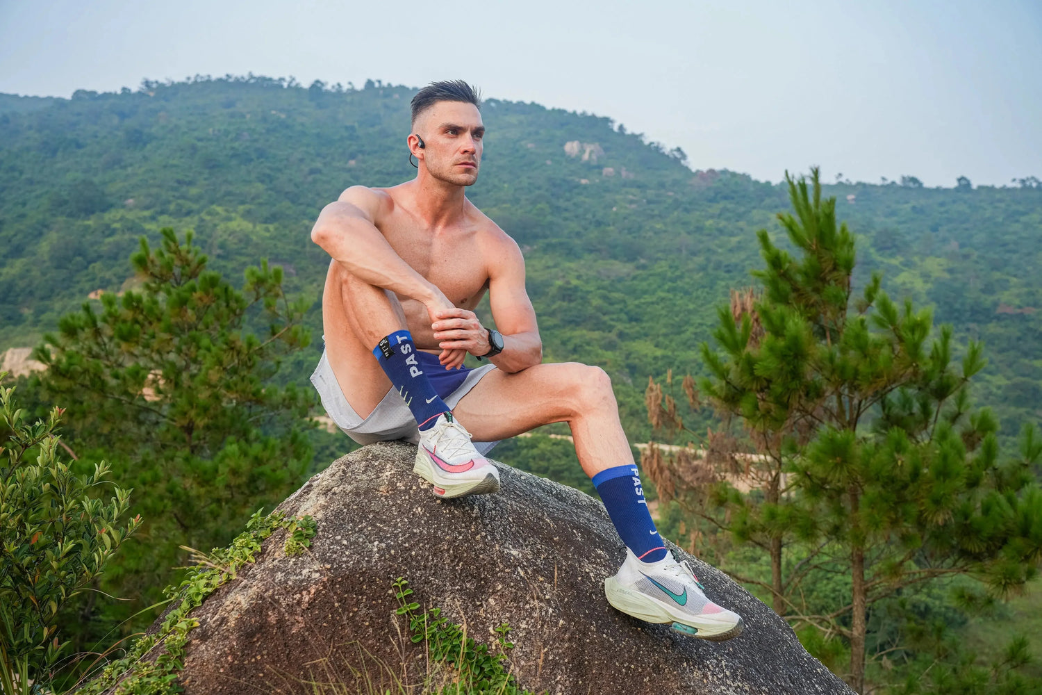 Choose Your Sound: Air Conduction vs. Bone Conduction Headphones Guide 2023 - Mojawa