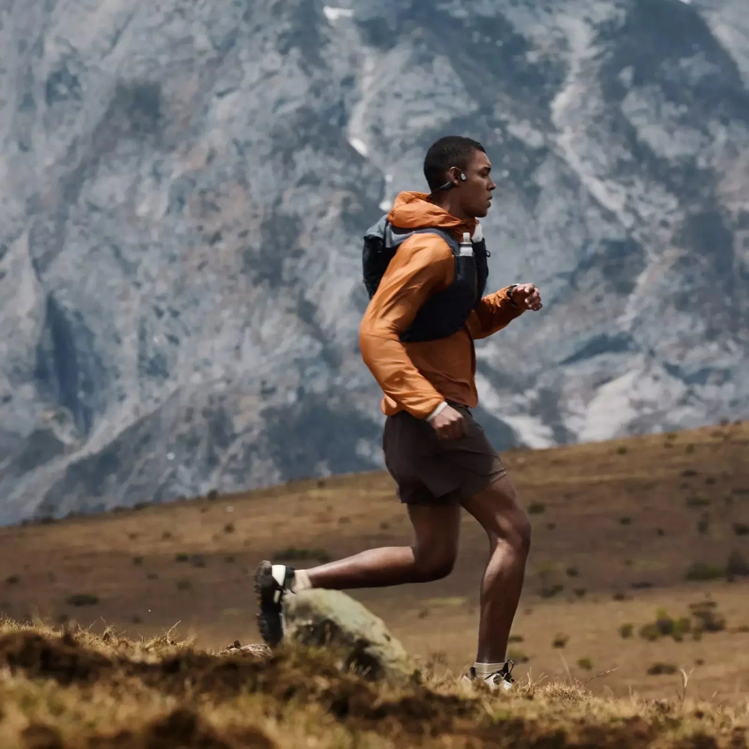 What are the features of the mojawa Purra Run bone conduction headphones